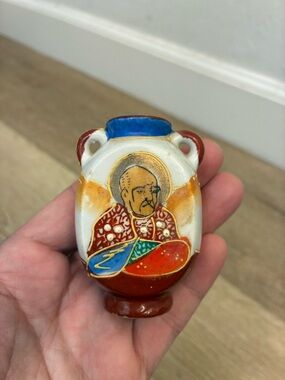 Vintage Early 1900’s Asian Japan Hand Painted Porcelian Snuff Bottle
